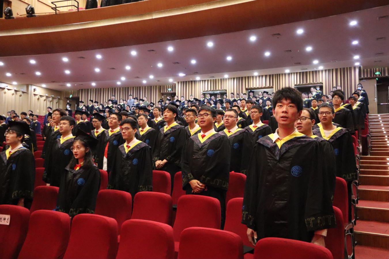 电信学部举行2022届毕业典礼暨学位授予仪式