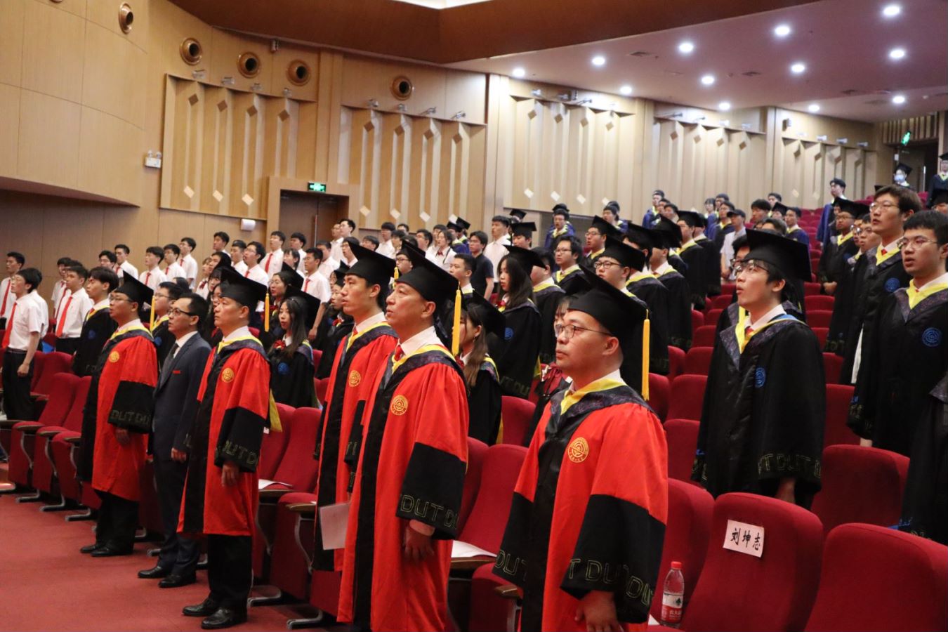 电信学部举行2022届毕业典礼暨学位授予仪式