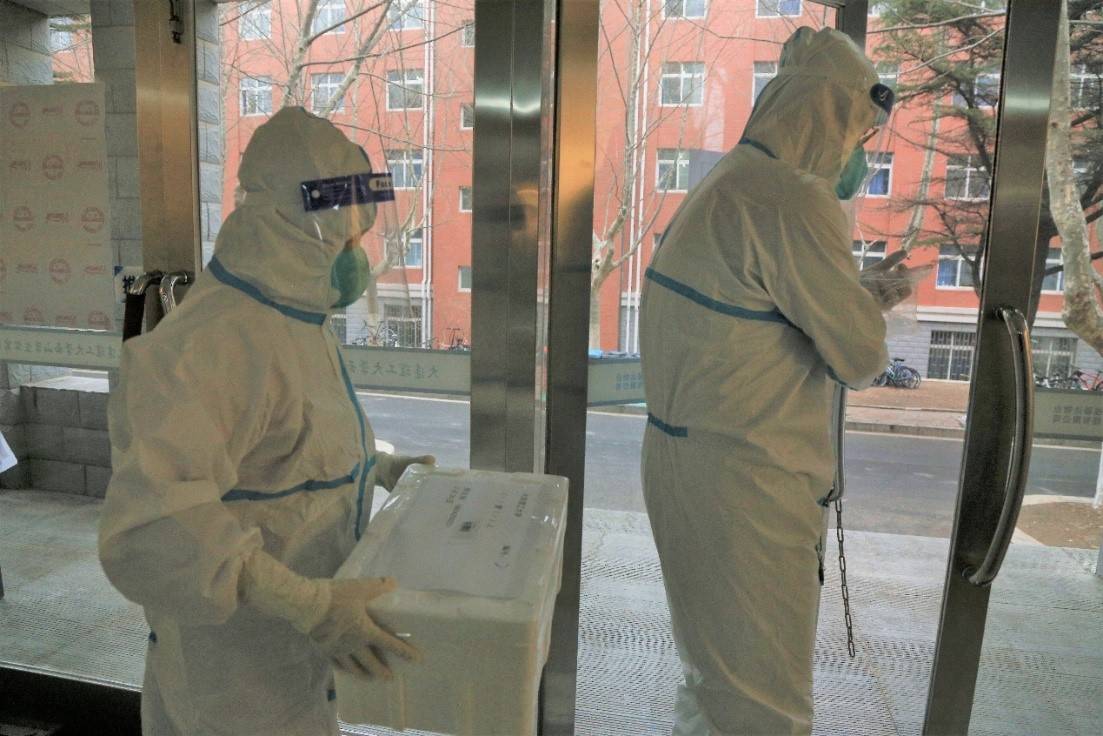 直击现场！核酸检测入宿舍 筑牢校园安全墙