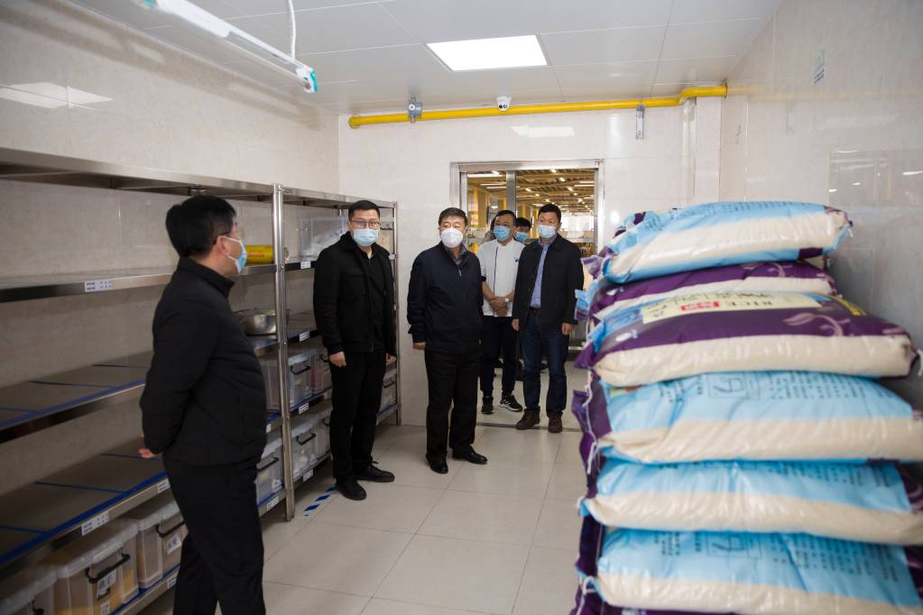 2022.03.21 辽宁省政府教育督导室来校检查督导疫情防控工作 (4).JPG