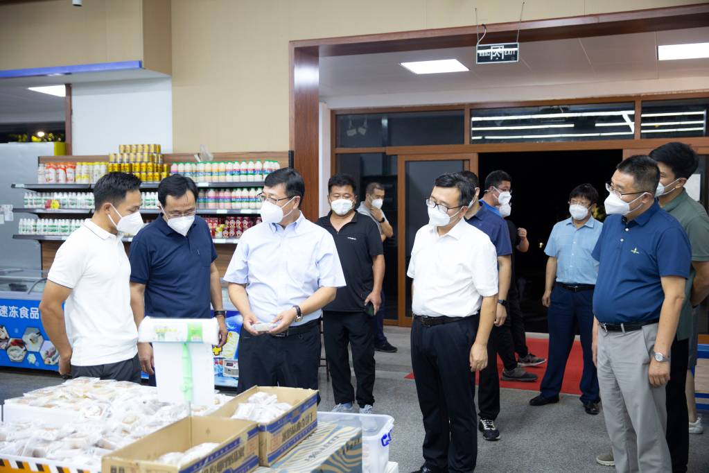 2022.09.12 校领导调研督查校内商业网点疫情防控工作落实情况 (4).jpg