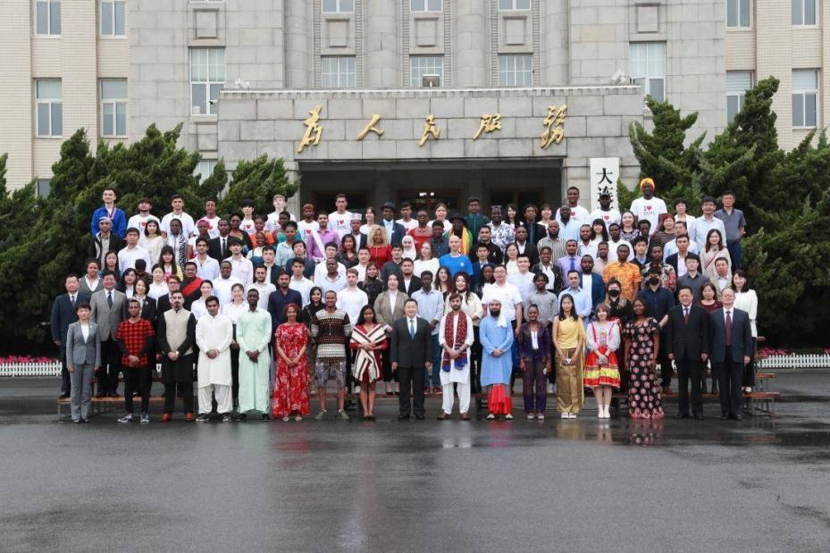 【回望奋进路】奋发有为强校有我 努力开创国际教育事业新局面 (1).jpg