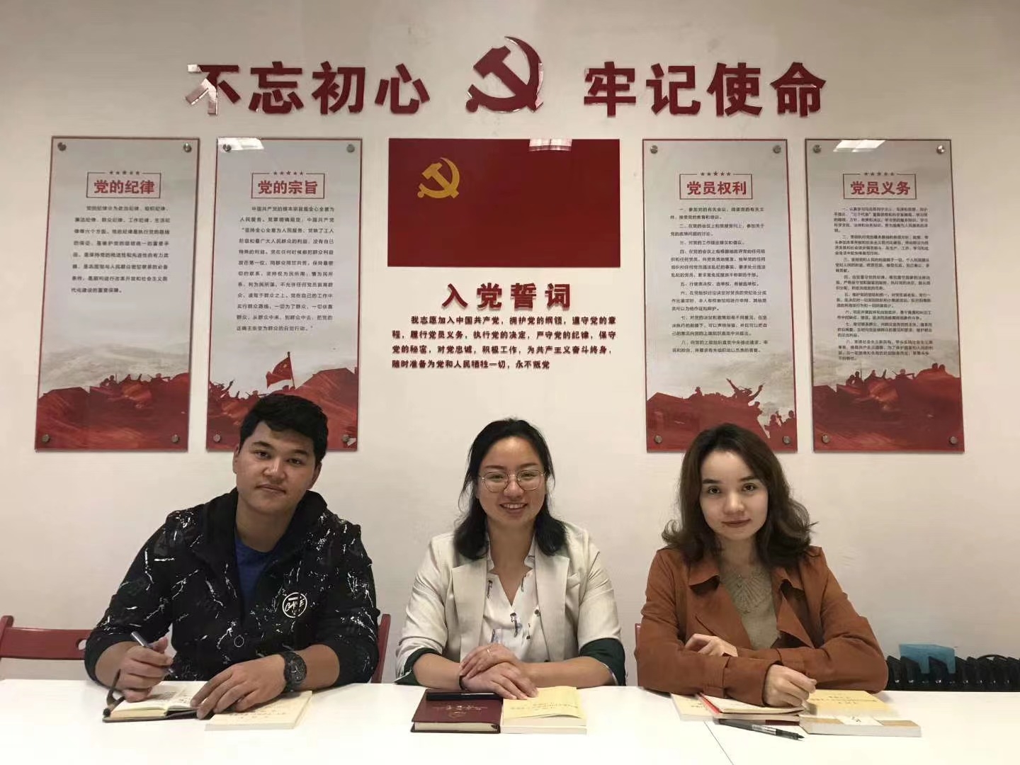 【师者如光】辅导员张晶晶:5年6万公里,做“大爱吾疆”引路人 (6).jpg