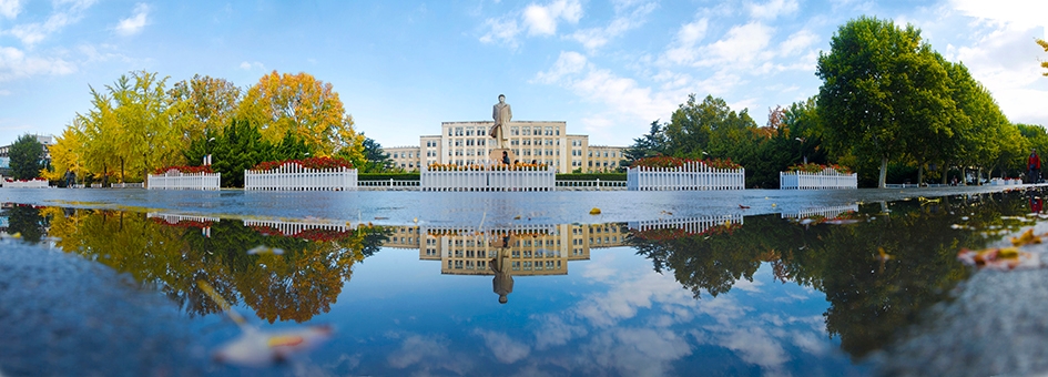 1独立寒秋,凌水河畔,青春正好 摄影 王增强.jpg