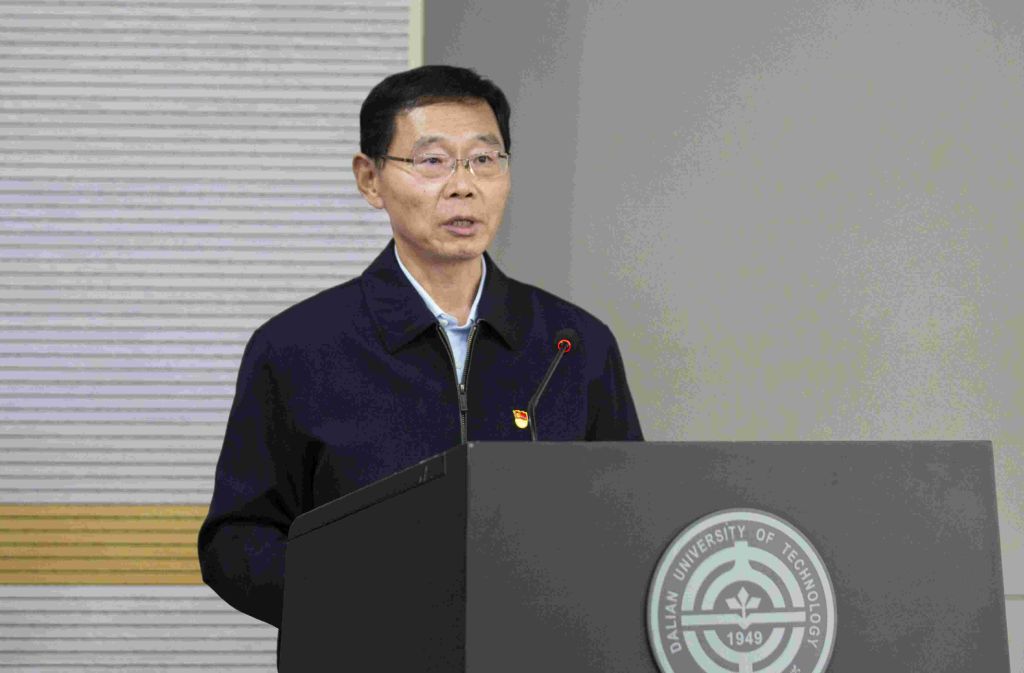 学校召开党委理论学习中心组(扩大)学习会议 专题学习党的二十大精神1.jpg