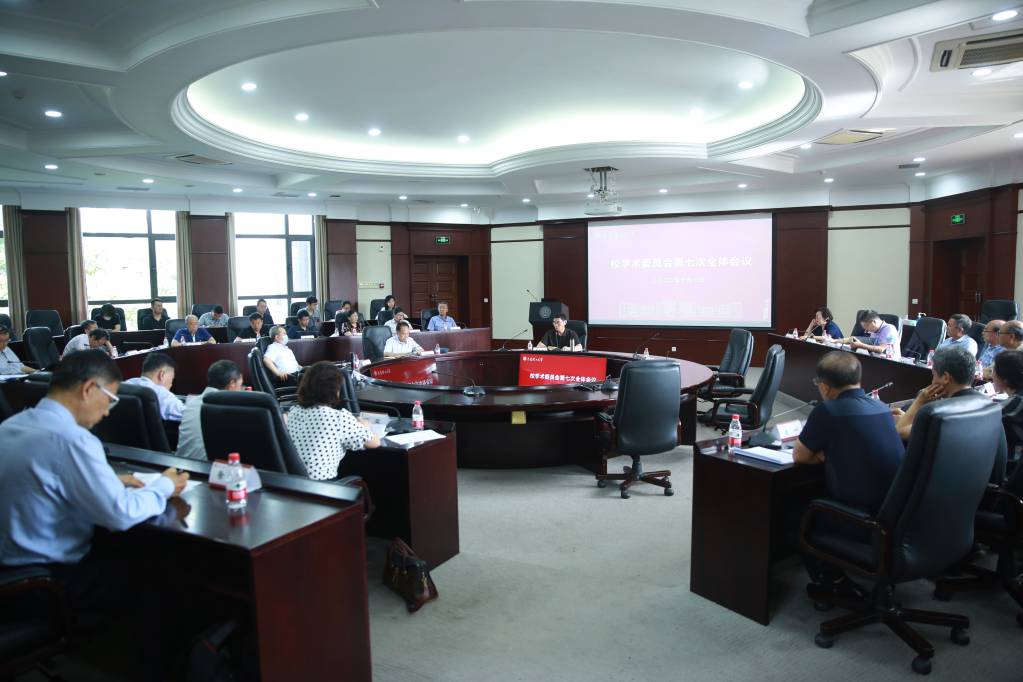 【回望奋进路】担负时代使命 在提高学术治理能力中追求卓越 (3).jpg