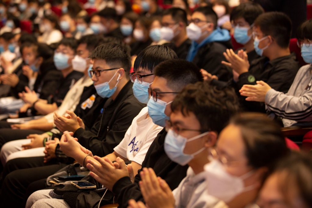 2022.11.18 项昌乐书记为团学骨干上思政课:深入学习贯彻党的二十大精神 争做担当民族复兴大任的新时代好青年 (1).jpg