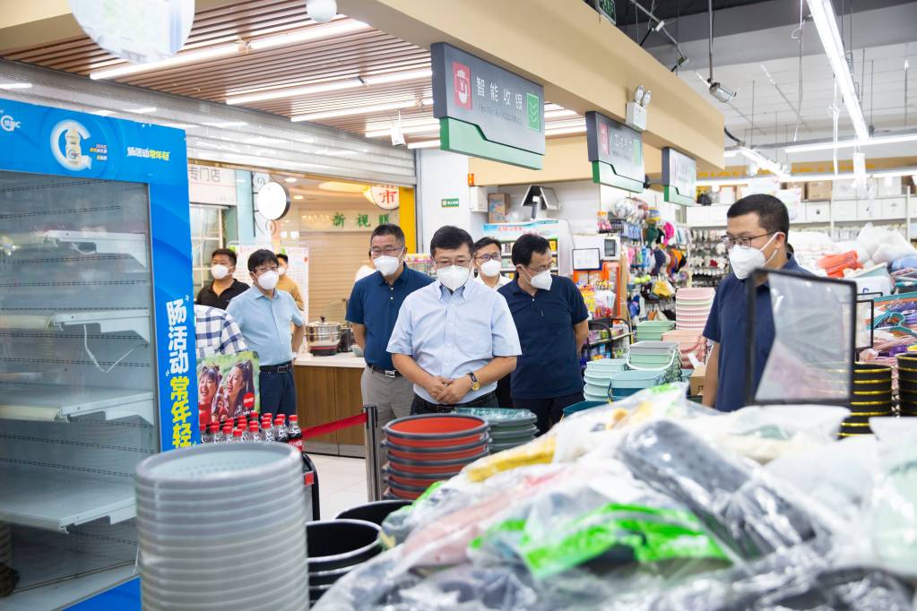 2022.09.12 校领导调研督查校内商业网点疫情防控工作落实情况 (3).jpg